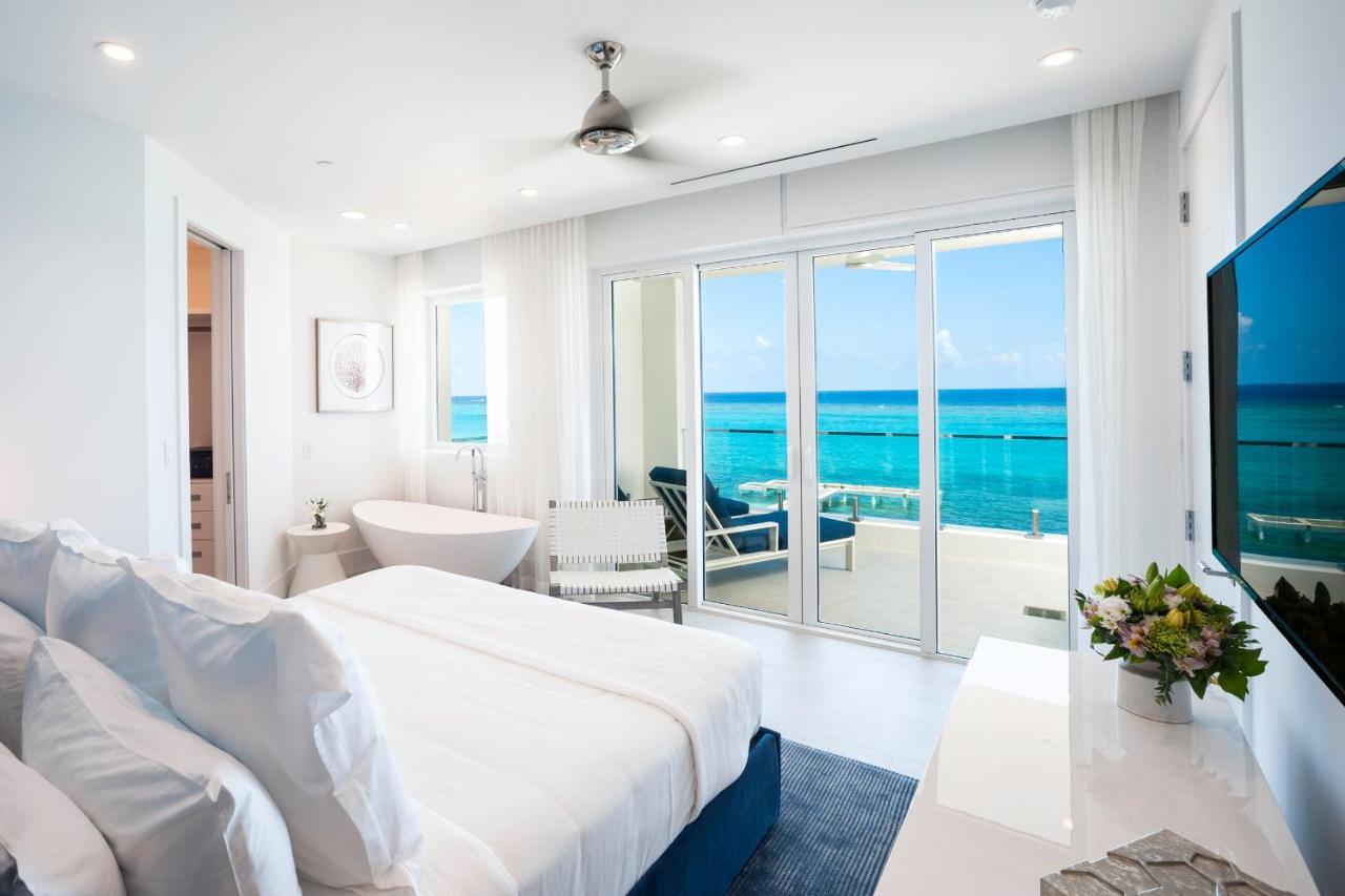 Rum Point Club Residences Driftwood Village Экстерьер фото