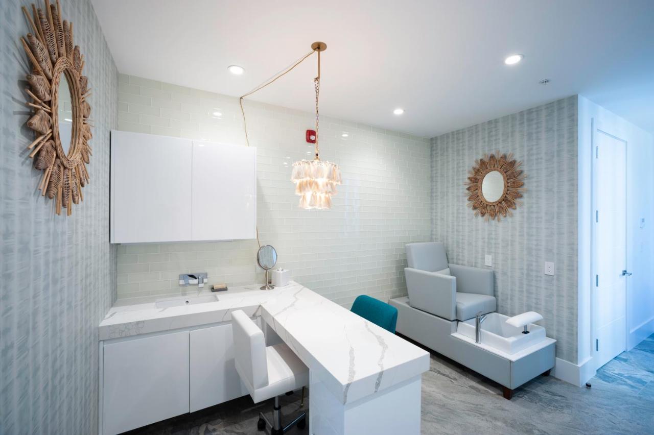 Rum Point Club Residences Driftwood Village Экстерьер фото