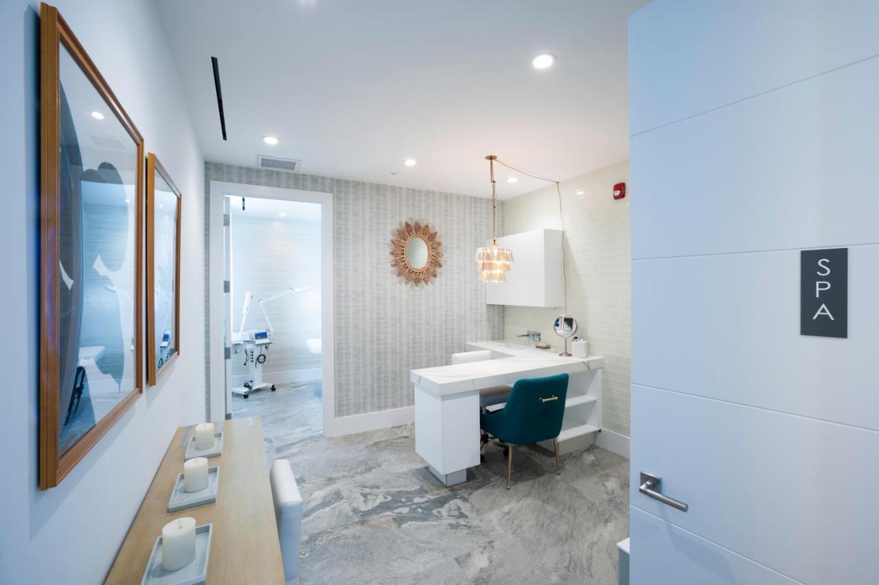Rum Point Club Residences Driftwood Village Экстерьер фото
