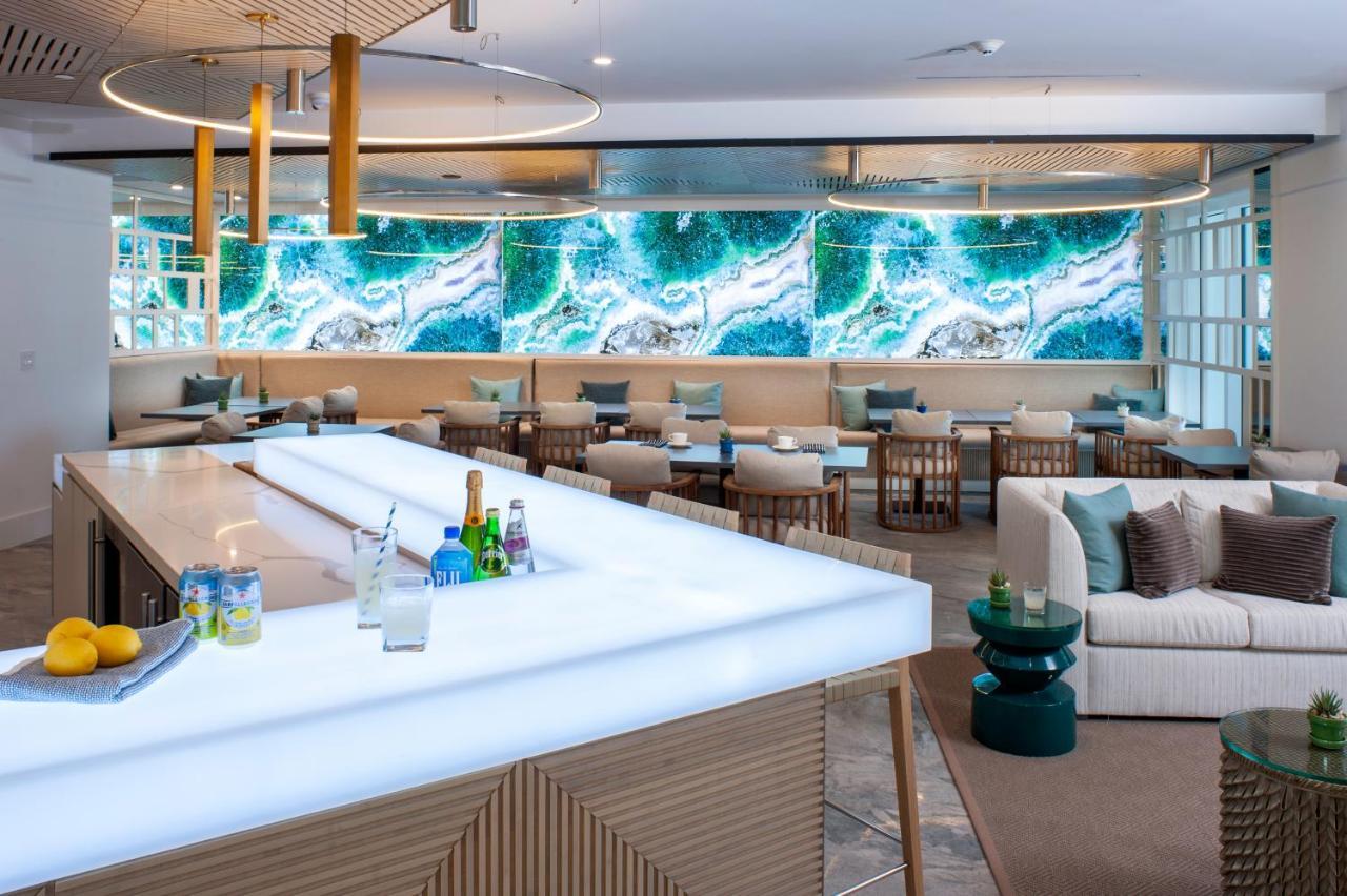 Rum Point Club Residences Driftwood Village Экстерьер фото