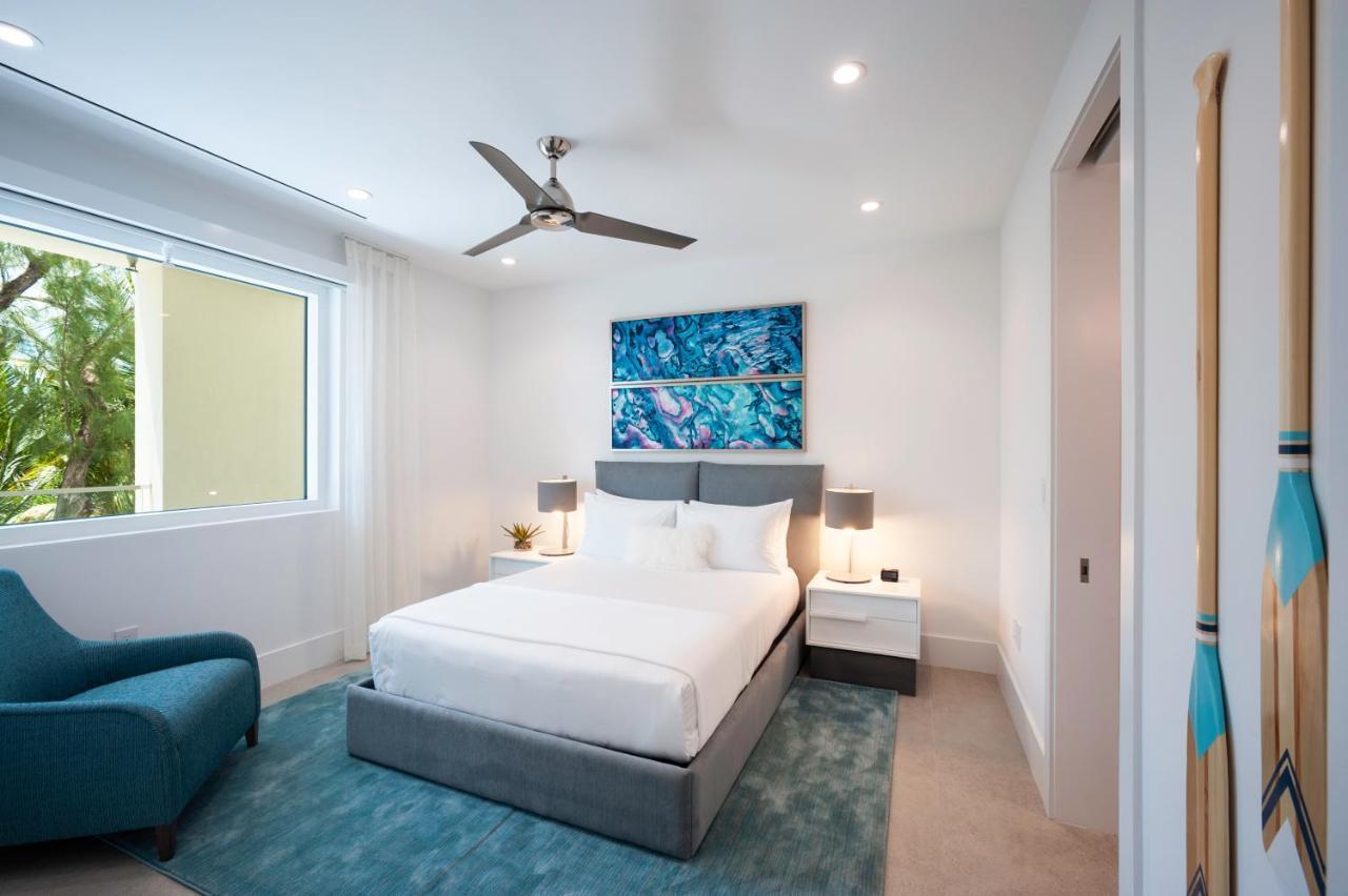 Rum Point Club Residences Driftwood Village Экстерьер фото