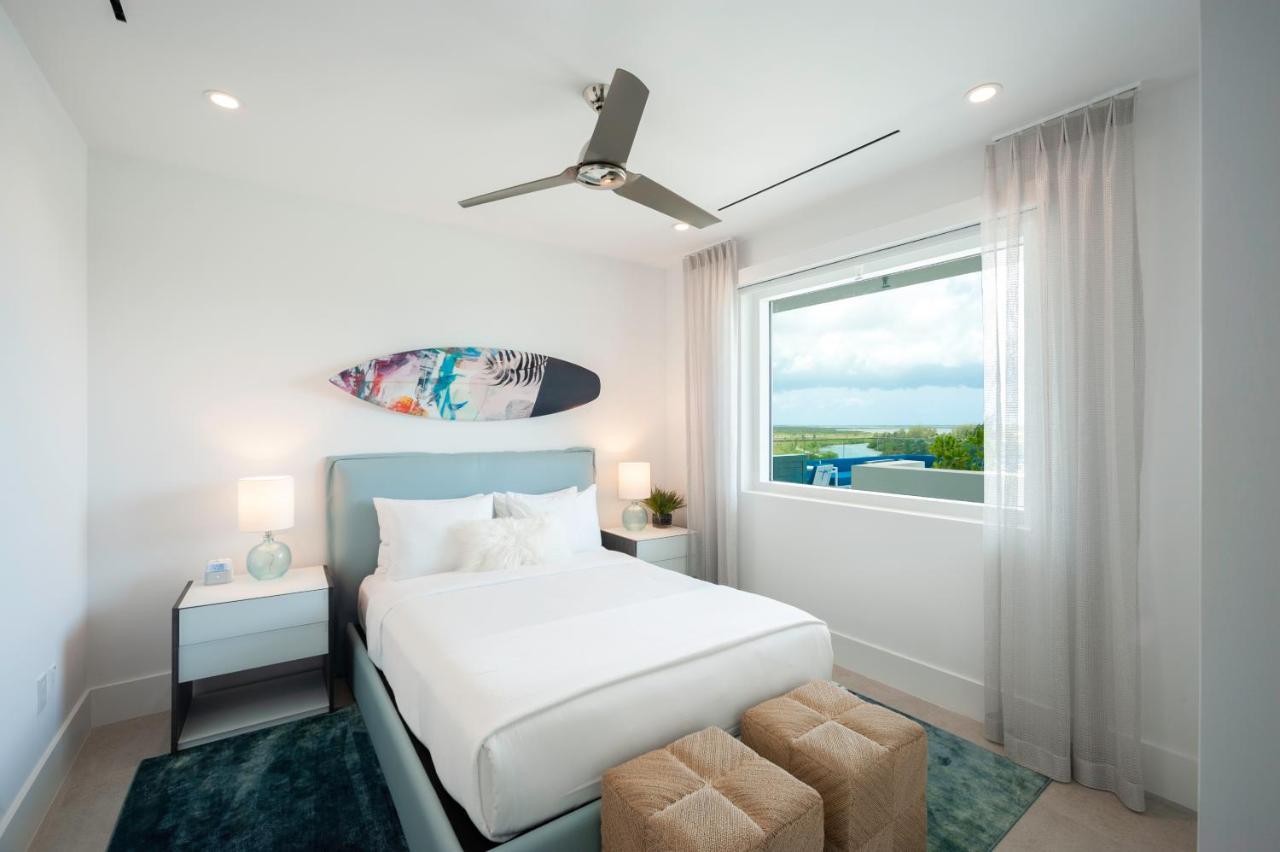 Rum Point Club Residences Driftwood Village Экстерьер фото
