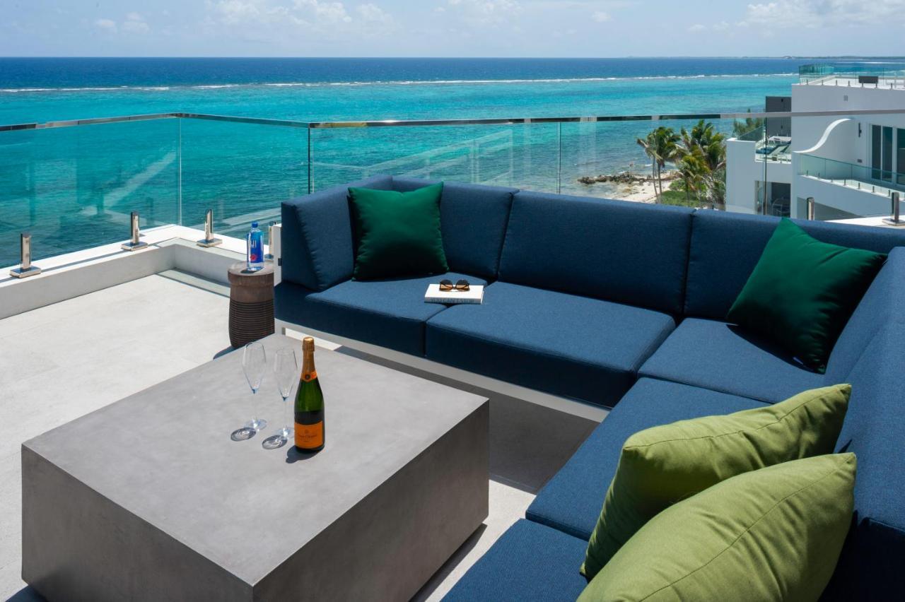 Rum Point Club Residences Driftwood Village Экстерьер фото