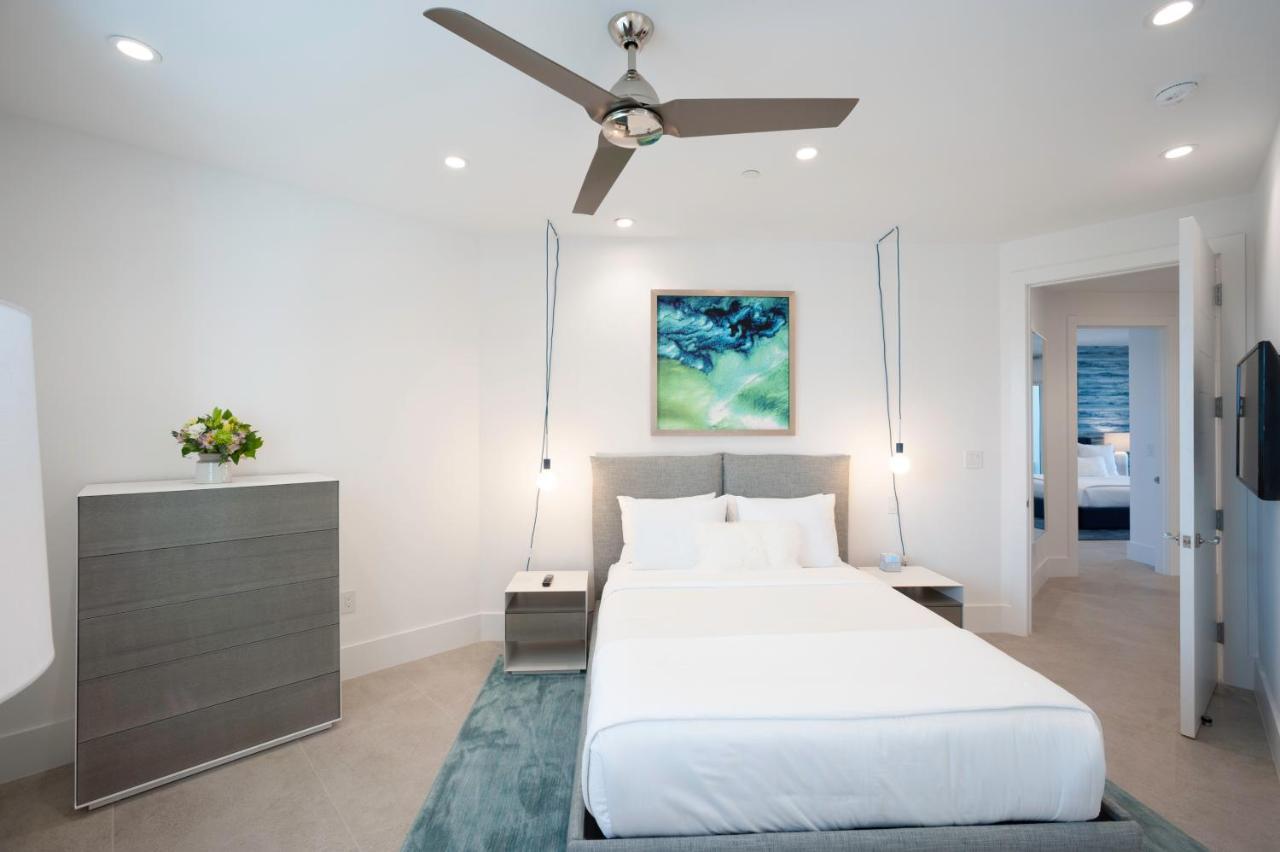 Rum Point Club Residences Driftwood Village Экстерьер фото