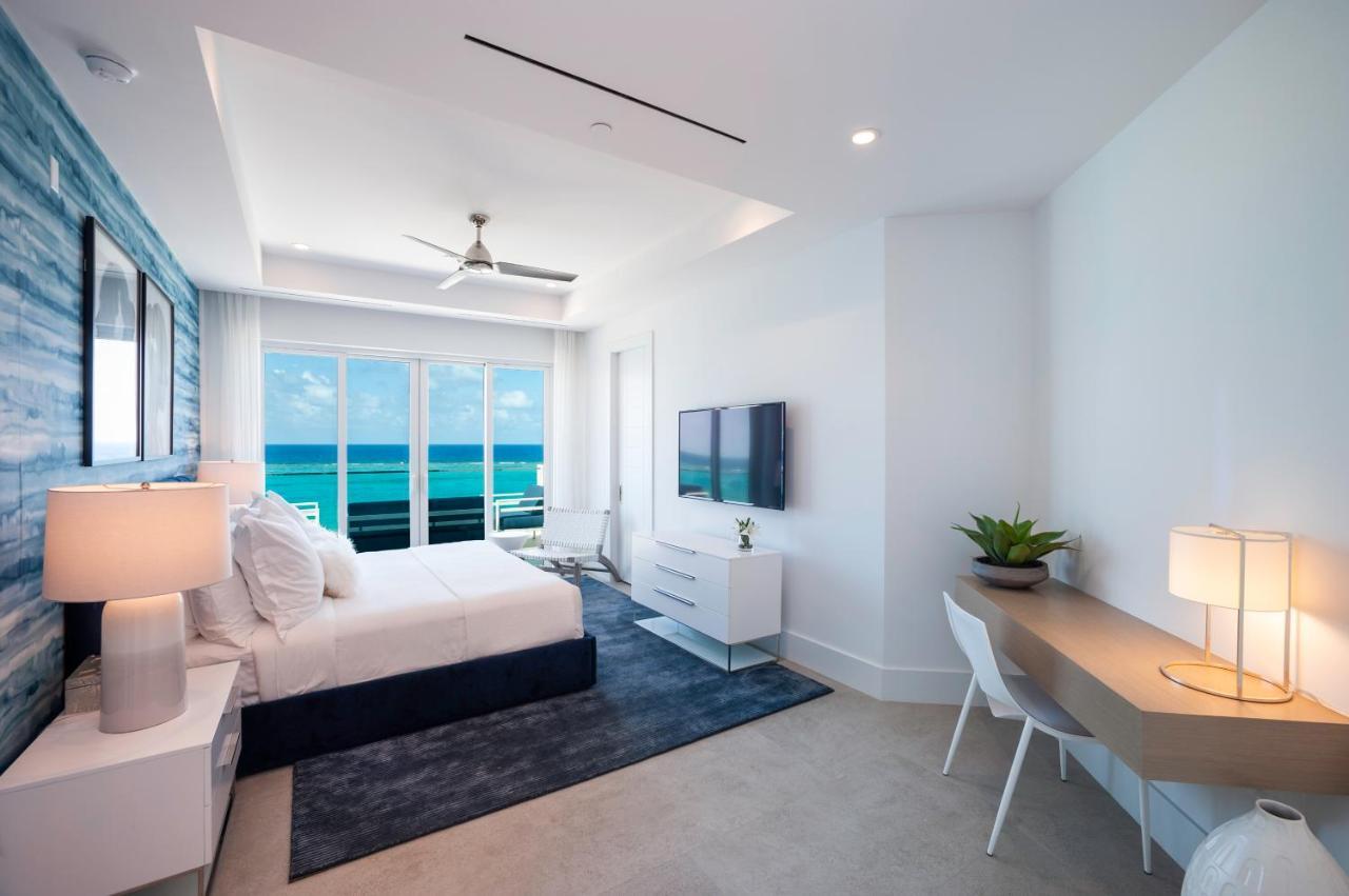 Rum Point Club Residences Driftwood Village Экстерьер фото
