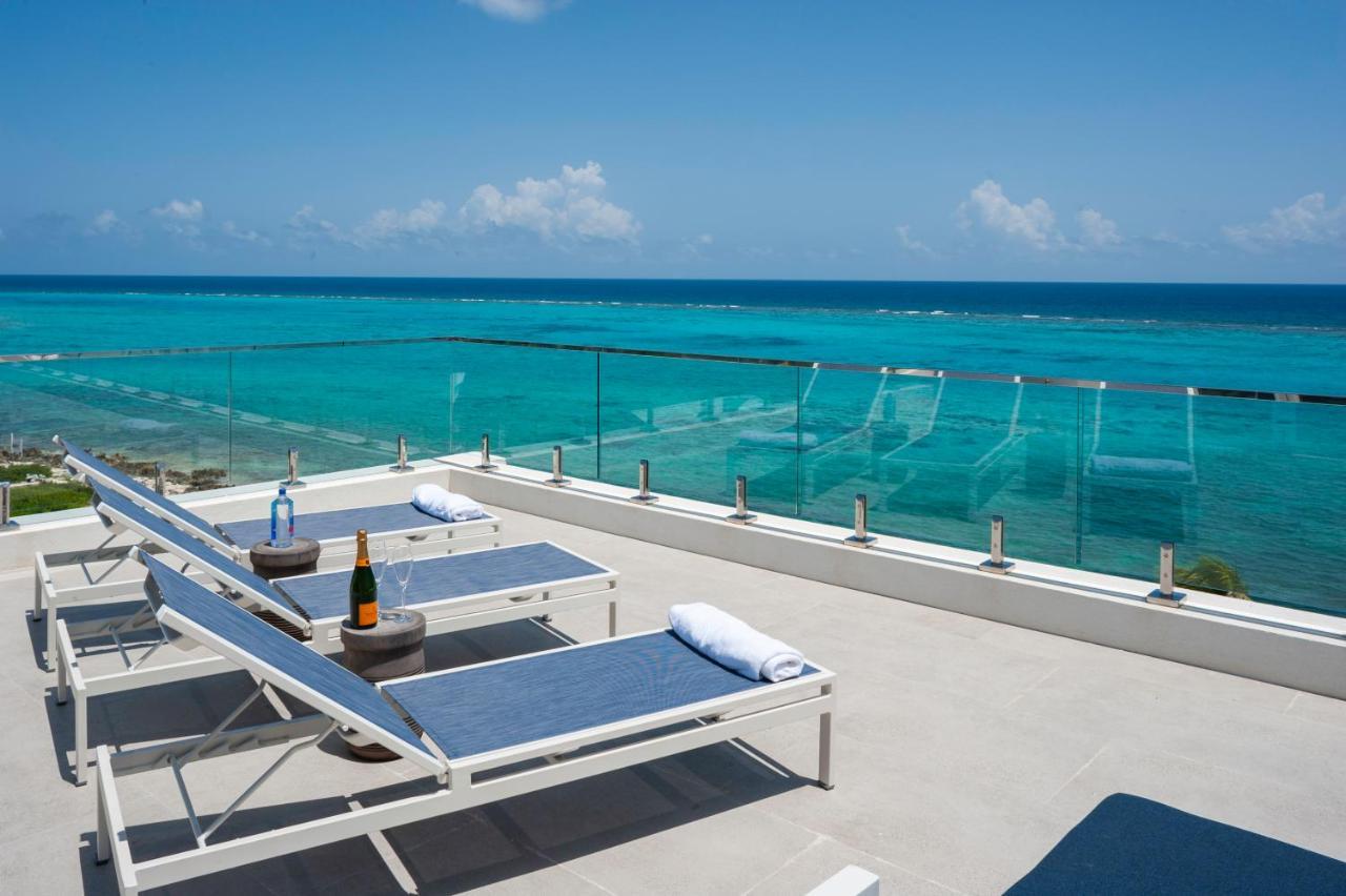 Rum Point Club Residences Driftwood Village Экстерьер фото