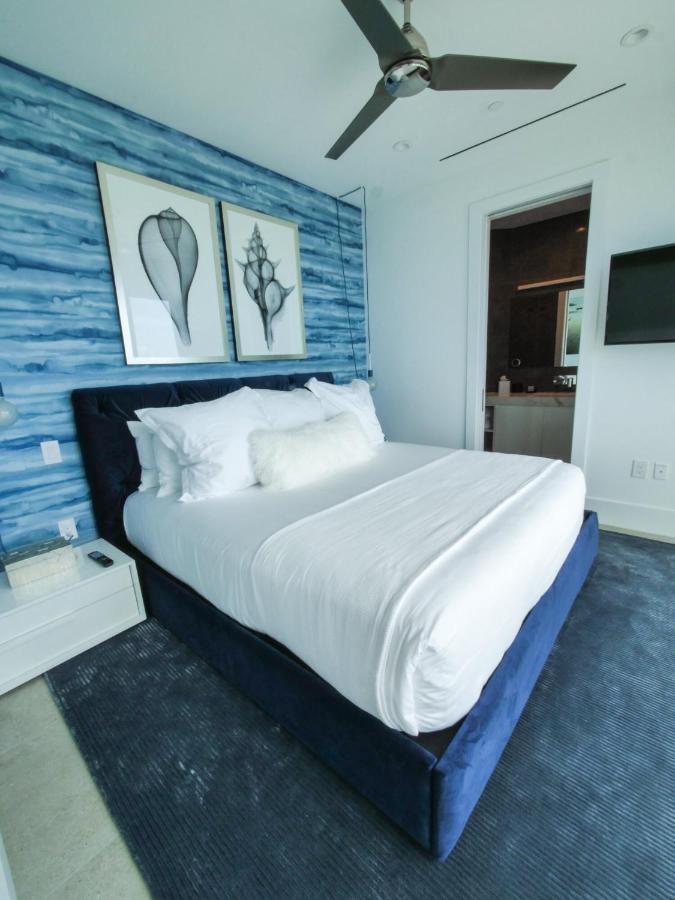 Rum Point Club Residences Driftwood Village Экстерьер фото