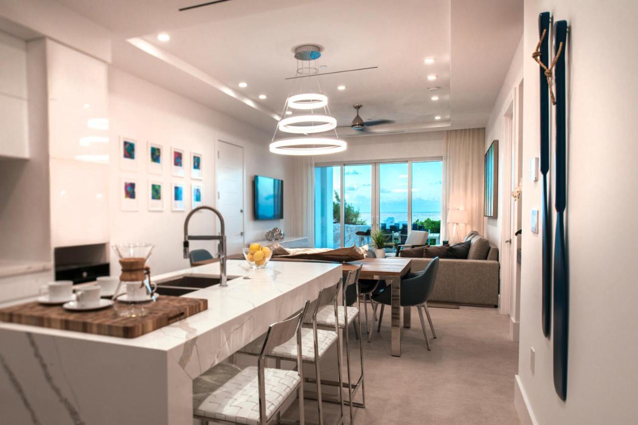 Rum Point Club Residences Driftwood Village Экстерьер фото