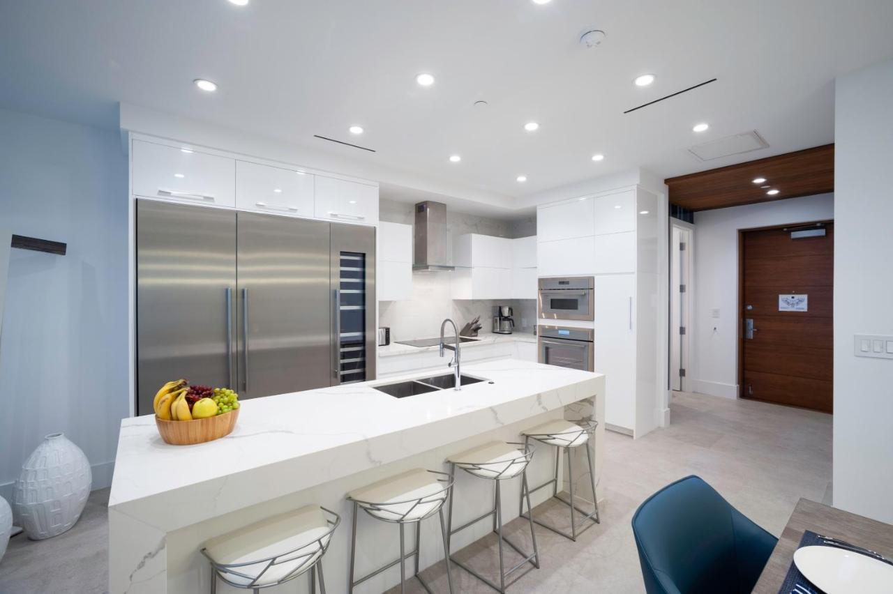 Rum Point Club Residences Driftwood Village Экстерьер фото