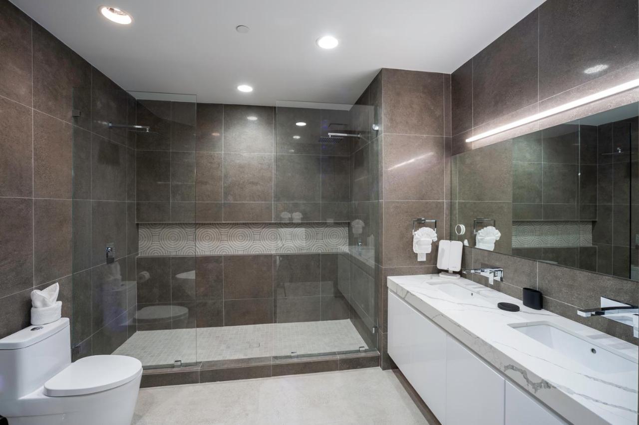 Rum Point Club Residences Driftwood Village Экстерьер фото