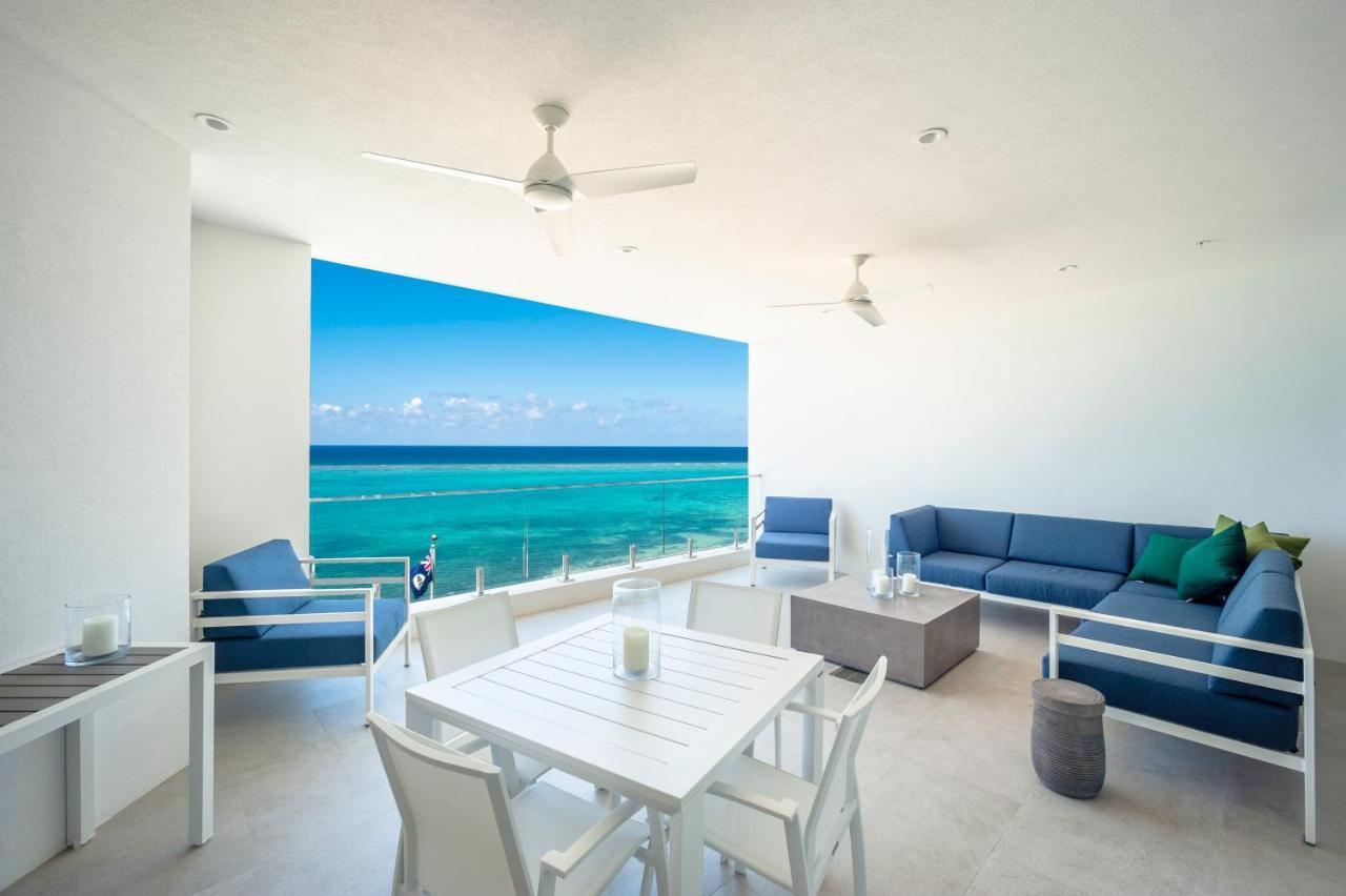 Rum Point Club Residences Driftwood Village Экстерьер фото
