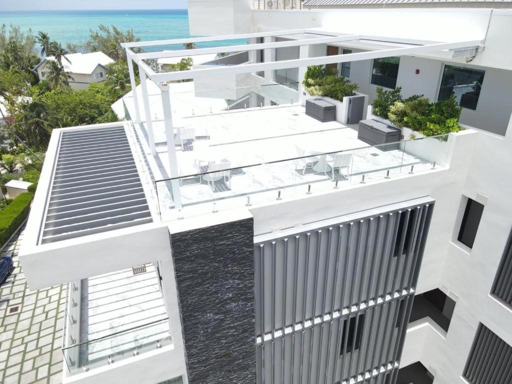 Rum Point Club Residences Driftwood Village Экстерьер фото